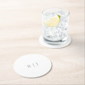 ダスティブルーモノグラムミニマルイニシャル結婚ズ ラウンドペーパーコースター (インサイチュ)