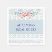 ダスティブルーロマンティックピンクピーニーレースブライダルシャワー スタンダードカクテルナプキン (正面)