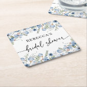ダスティブルーワイルドフラワーズブライダルシャワー スクエアペーパーコースター (アングル)