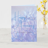 ダスティペリウィンクルの花柄の背景 結婚記念日 カード (黄色い花)
