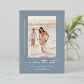 ダスティモダンブルー写真日付金ゴールドの保存 箔招待状 (立ち正面)