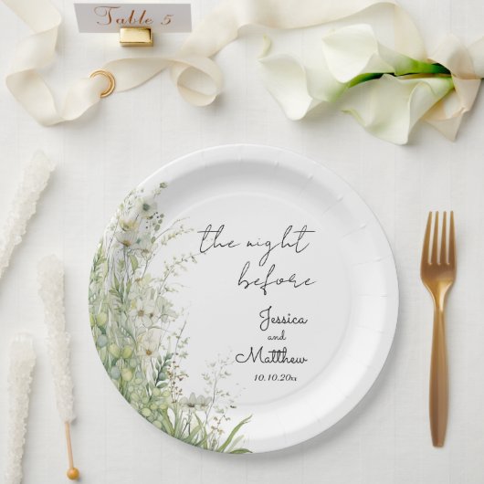 ダスティージュグリーンの花の前の結婚夜 ペーパープレート (ウェディング)