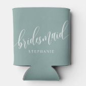 ダスティーティール(緑がかった色)ブライドメイモダンドスクリプト 缶クーラー (裏面)