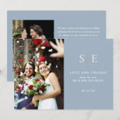 ダスティーブルーとゴールドのモノグラム2枚の写真 ウェディング 招待状 (正面/裏面)