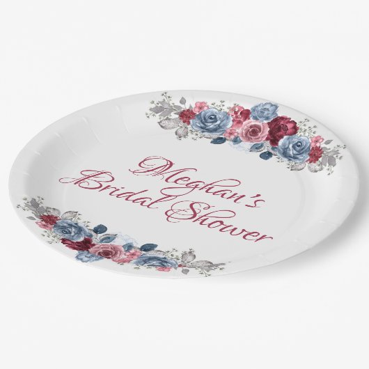 ダスティーブルーとバーガンディーの結婚前お祝いパーティー ペーパープレート (アングル)