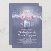 ダスティーブルーとフラッシュピンクの花のメイソンジャー ウェディング 招待状 (正面/裏面)