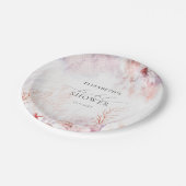 ダスティーブルーとフラッシュピンクの花を飾ったブライダルシャワー ペーパープレート (アングル)