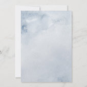 ダスティーブルーのスレート花の植物学的なおしゃれなウェディング 招待状 (裏面)