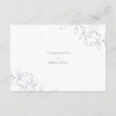 ダスティーブルーのミニマルな葉のウェディングレセプション エンクロージャーカード (裏面)