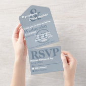 ダスティーブルーのモダンなタイポグラフィー大きなシンボル結婚式 オールインワン招待状 (貼ってはがせる)