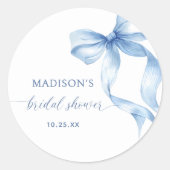 ダスティーブルーのリボン 彼女は結婚する ブライダルシャワー ラウンドシール (正面)