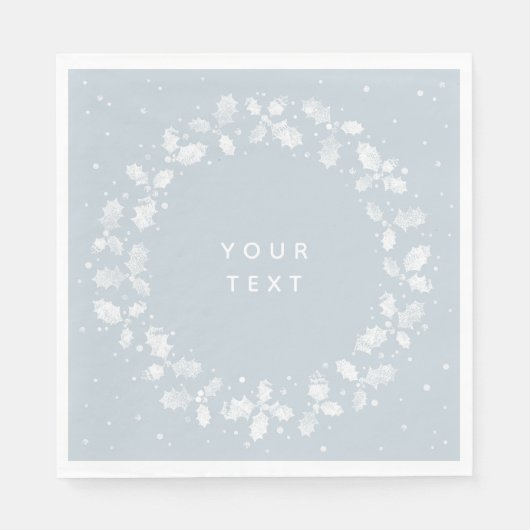 ダスティーブルーの手刷りホリーデザインのクリスマスリース スタンダードランチョンナプキン (正面)