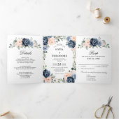 ダスティーブルーの桃色の花の幾何学的なウェディングトラ 三つ折り案内状 (内部)