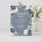 ダスティーブルーの桃色の花の幾何学的なウェディング サンキューカード (スタンド正面)