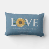 ダスティーブルーの納屋の木材とゴールドのひまわり ウェディング ランバークッション (裏面)