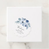 ダスティーブルーの花のブライダルシャワー フェイバータグ (インサイチュ)