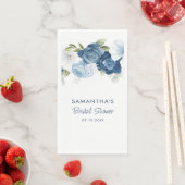 ダスティーブルーの花をあしらったエレガントなブライダルシャワー (インサイチュ)