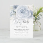 ダスティーブルーの花柄オーバーレイQRコード付き結婚式イブニングパーティー 招待状 (スタンド正面)