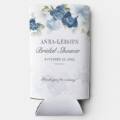 ダスティーブルーの花柄ユーカリ ブライダルシャワー スリム缶クーラー (裏面)