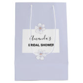 ダスティーブルーの花柄 ブライダルシャワーの中型ギフトバッグ ミディアムペーパーバッグ (裏面)
