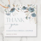 ダスティーブルーの野生の花を添えたボヘミアンスタイルのブライダルシャワー フェイバータグ (正面)