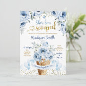 ダスティーブルーフローラアイスクリームスコップブライダルシャワー 招待状 (スタンド正面)