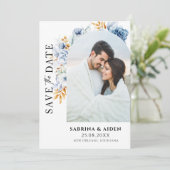 ダスティーブルーホワイト金ゴールドフローラアーチ写真QRコード セーブザデート (スタンド正面)