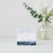 ダスティーモダンブルーランドスケープエレガント名刺 スクエア名刺 (スタンド正面)