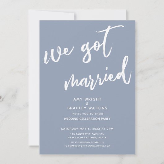 ダスティーモダンブルー私たちウェディング得レセプシ結婚したョン 招待状 (正面)