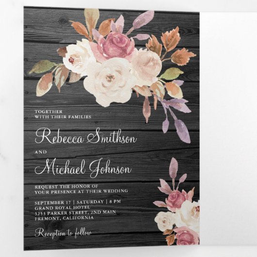 ダスティーローズピンクとアイボリーの花の飾られたバーンワッドのウェディング 三つ折り招待状 (内部最初)