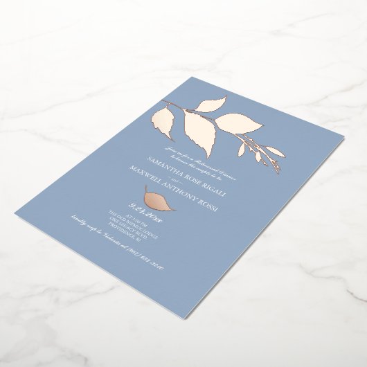 ダスティー結婚ブルーのリハーサルディナー 箔招待状 (回転した状態)