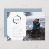 ダスティー離れブルー金ゴールドモノグラ結婚ムの写真 インビテーションポストカード (正面/裏面)