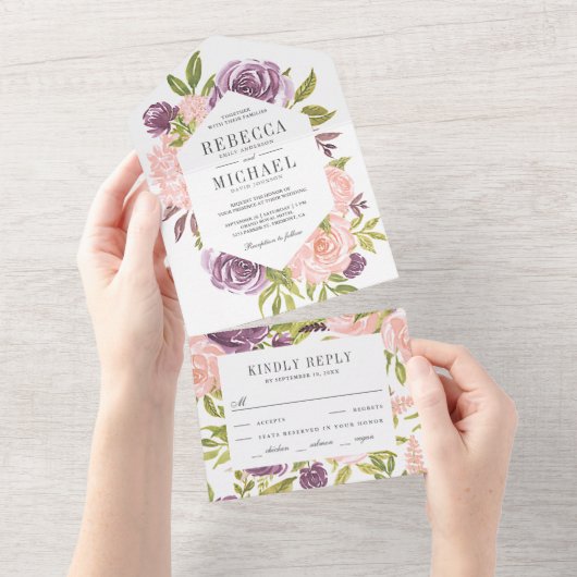 ダスティ素朴パープルと赤面ピンクフローラ結婚ズ オールインワン招待状 (貼ってはがせる)
