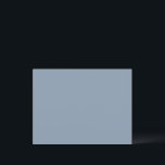 ダストブルー シーズンポストカード<br><div class="desc">ブルーダストはミッドトーンのブルーで、ややグレーのアンダートーンが付いている。光源や時間帯によっては、壁に青い国として表示される場合がある。この色を自分の宇宙で視覚化</div>