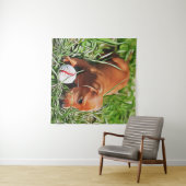 ダックスシャント子犬ボールクリスマスPosで草の中に敷設 タペストリー (インサイチュ(横))