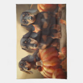 ダックスシャンドパピーオータムデライトカボチャ キッチンタオル (縦)