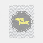 ダックスシュントをテーマにした子供部屋イエロー男女兼用 フリースブランケット (正面)