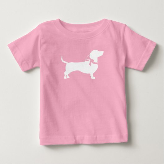ダックスシュント犬の赤ちゃんシャワーピンクガール ベビーTシャツ (正面)