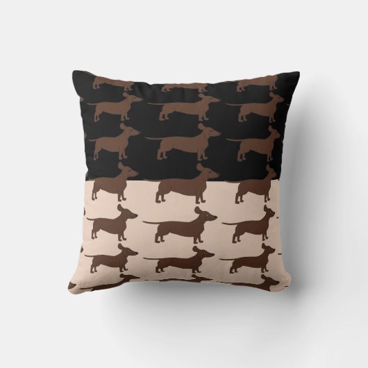 ダックスフントが付いている黒いおよびベージュ装飾用クッション クッション (裏面)