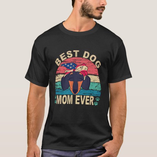 ダックスフントが大好きな最強の犬のママ Tシャツ (正面)