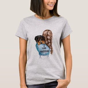 ダックスフントとダックスフントの恋人の女の子 Tシャツ