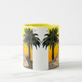 ダックスフントのフラのマグ ツートーンマグカップ (中央)