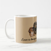 ダックスフントの集団のマグ コーヒーマグカップ (左)