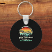 ダックスフントを着た老婆 キーホルダー (正面)