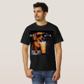 ダックスフンドがアイスコーヒーを飲む Tシャツ (正面フル)