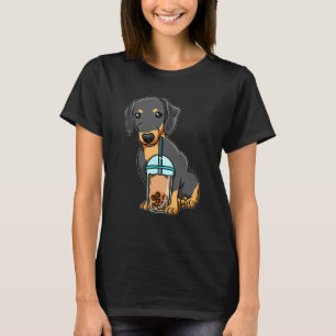 ダックスフンドがタピオカティーを飲む かわいい動物たち Tシャツ