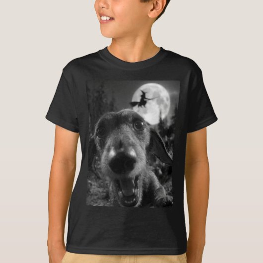 ダックスフンドのウィッチセルフィー・満月飛行 Tシャツ (正面)