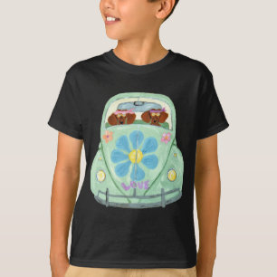 ダックスフンドのヒッピーがフラワーラブカーで旅する Tシャツ