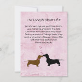 ダックスフンドの結婚カップルのラブストーリーテーブルカード 招待状 (正面)