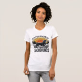 ダックスフンド愛好家Tシャツ 簡単に脇道にそれるレトロアート Tシャツ (正面フル)